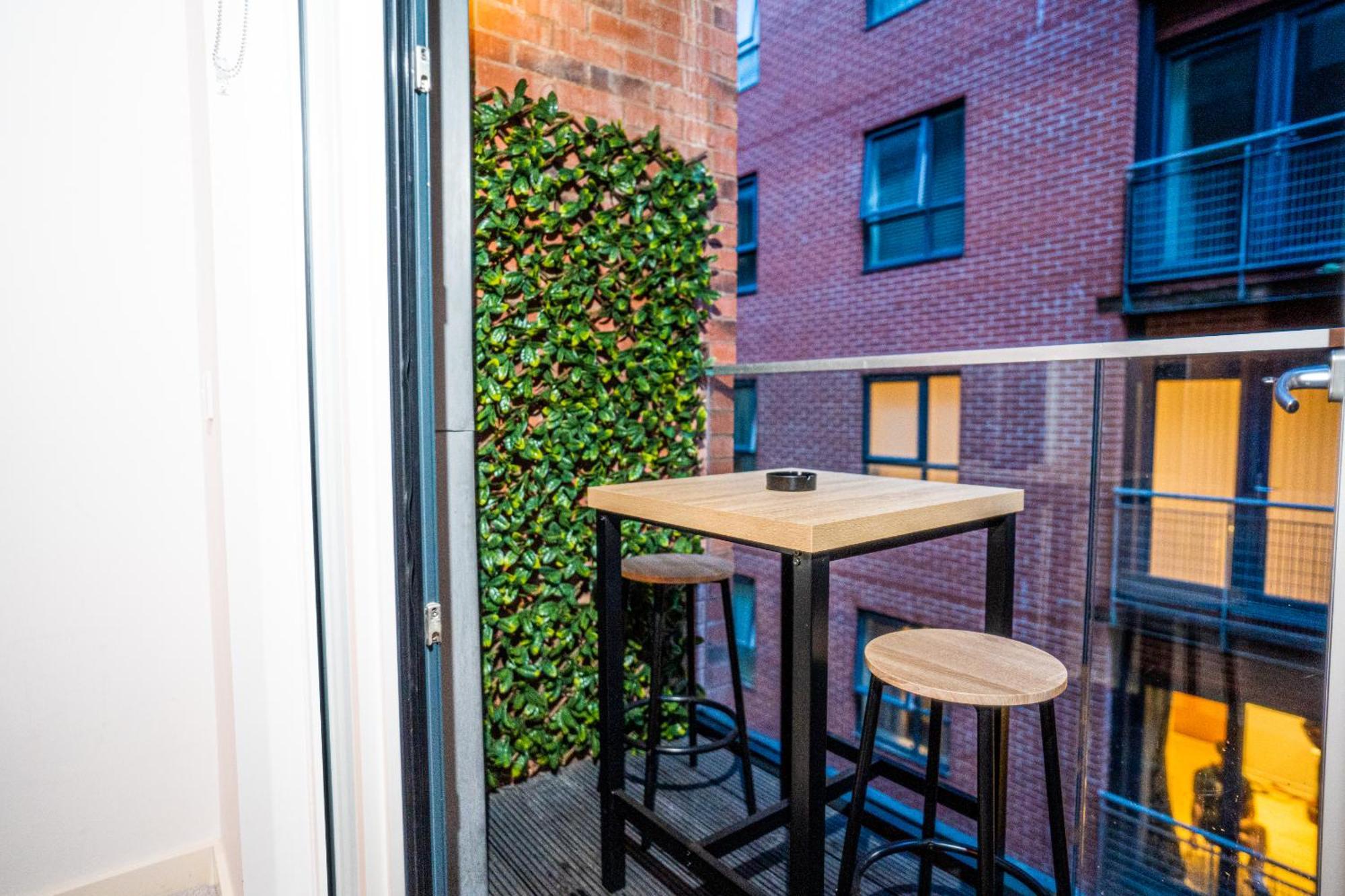 Manchester City Centre Apt With Balcony & Free Parking - Including Free 1-Hour Early Check-In Or Late Check-Out For Bookings Until July, Justeat Voucher For 2-Night Stays Minimum! Манчестер Экстерьер фото